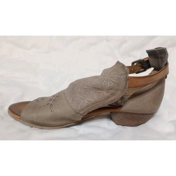 Miz Mooz Leather Heeled Sandals Sz 37 Sz 6.5 New Beige Open Toe Studded - Picture 3 of 11